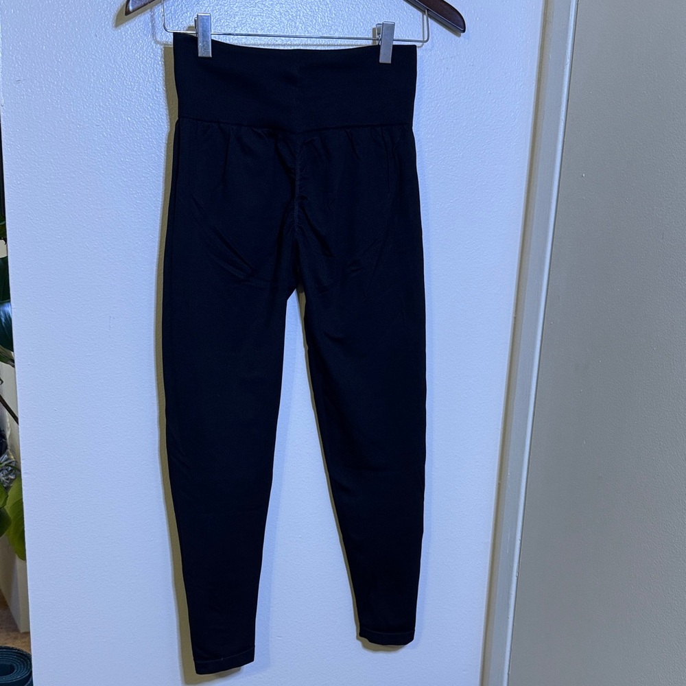 Classic Black Scrunch Leggings - Size L